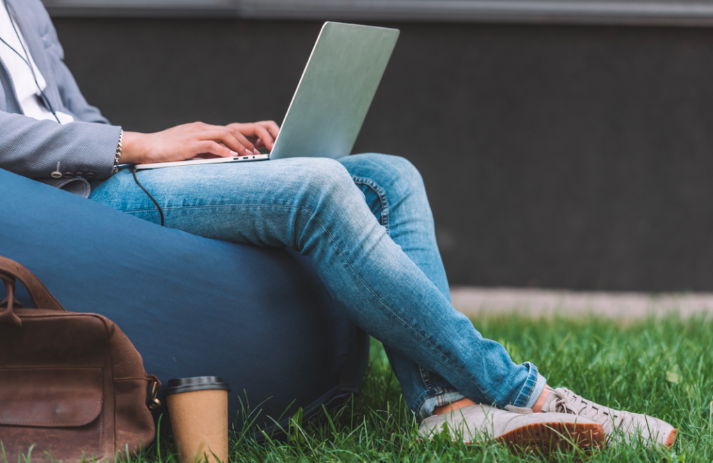 Télétravail : quelle assurance pour couvrir les employeurs et les employés ?