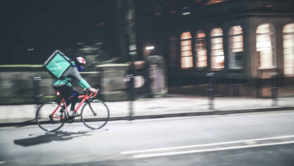 Chauffeur Uber, livreur Deliveroo... quelle protection pour les travailleurs de plateforme ?